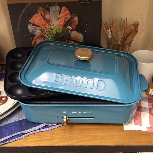 BRUNO コンパクトホットプレート5周年限定カラー「ブルー」入荷しました明るすぎない、少しくすみのあるブルーがとっても素敵です毎日の食卓から